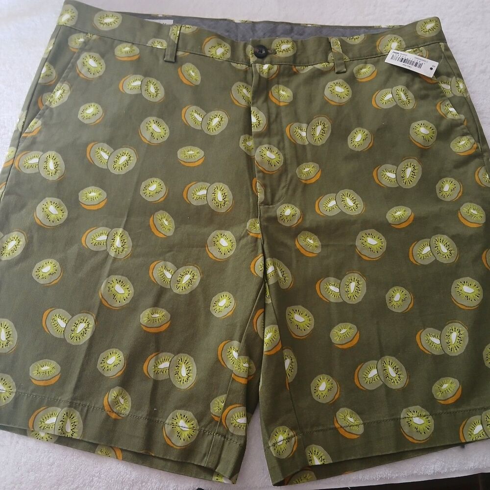 NWT Amazon Essentials Men's 40 Kiwi Chino Shorts